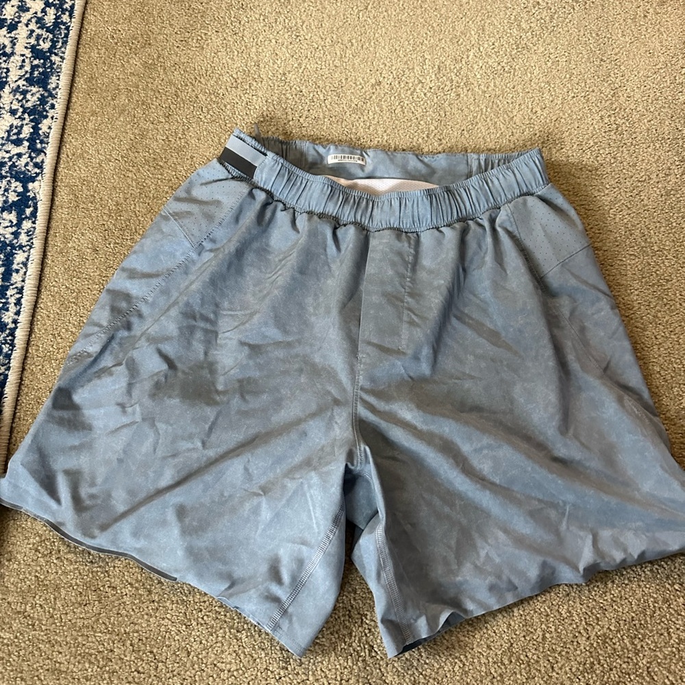 lululemon athletica Men's lined Sky Blue Athletic Shorts (size small)